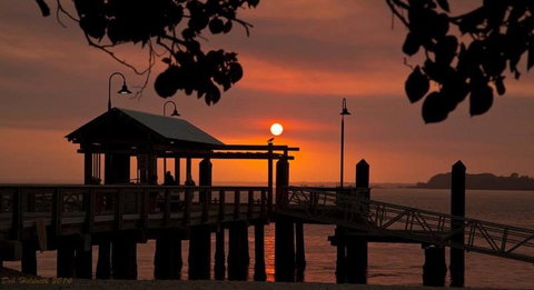 First Floor Unit Close To Shops, Park And Waterfront! - ACT Tourism 11