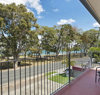 First floor unit close to shops park and waterfront - ACT Tourism