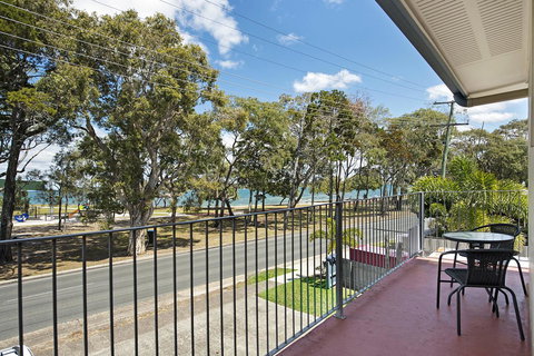 First Floor Unit Close To Shops, Park And Waterfront! - ACT Tourism 0