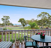 Huge top floor unit across the road....Waterfront - ACT Tourism