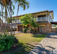 Family Holiday Haven on Boronia 100m to Beach