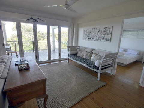 Annie's White House - ACT Tourism 15