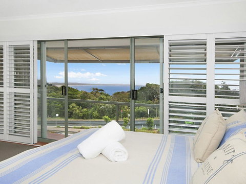 #8 James Cook Apartments - ACT Tourism 0