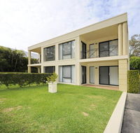'Bagnall Views' 2/161 Government Rd - Stylish  modern duplex across the road to the waters edge