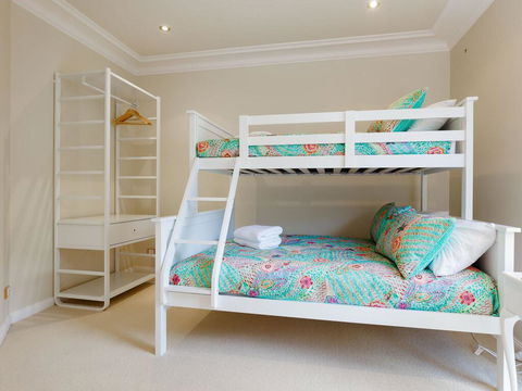 'Baylife Villa' 4a Warruga St - Large Home With WIFI, Netflix, Aircon, Linen & Spectacular Views - ACT Tourism 1