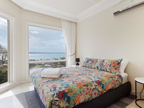 'Baylife Villa' 4a Warruga St - Large Home With WIFI, Netflix, Aircon, Linen & Spectacular Views - ACT Tourism 2