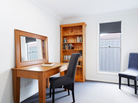 'Birubi Breezes', 2/7 Fitzroy St - Large Duplex With Air Conditioning, WIFI & Only 5 Minute Walk To The Beach - ACT Tourism 2