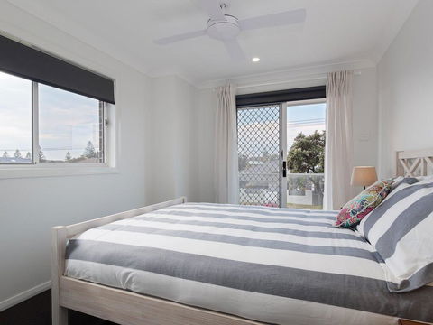 'Birubi Breezes', 2/7 Fitzroy St - Large Duplex With Air Conditioning, WIFI & Only 5 Minute Walk To The Beach - ACT Tourism 3