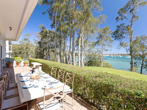 'Corlette Waterfront', 2/44 Danalene Parade - Waterfront Luxury, WIFI, Aircon, Boat Parking - ACT Tourism 1