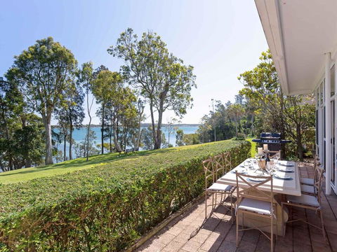 'Corlette Waterfront', 2/44 Danalene Parade - Waterfront Luxury, WIFI, Aircon, Boat Parking - ACT Tourism 2