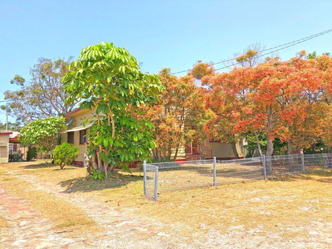 'Daves Place', 27 Rigney St - Holiday House With WIFI, Aircon & Boat Parking - ACT Tourism 0