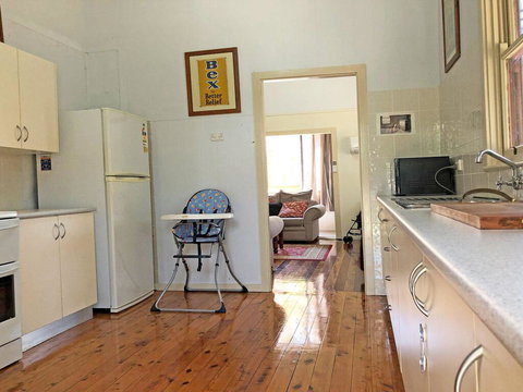 'Daves Place', 27 Rigney St - Holiday House With WIFI, Aircon & Boat Parking - ACT Tourism 2