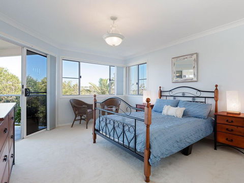 'GrandView', 10 Grandview Close - Huge House With Water Views, Aircon, WIFI, Netflix, Foxtel & Billiard Table - ACT Tourism 1