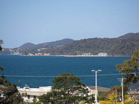 'GrandView', 10 Grandview Close - Huge House With Water Views, Aircon, WIFI, Netflix, Foxtel & Billiard Table - ACT Tourism 0