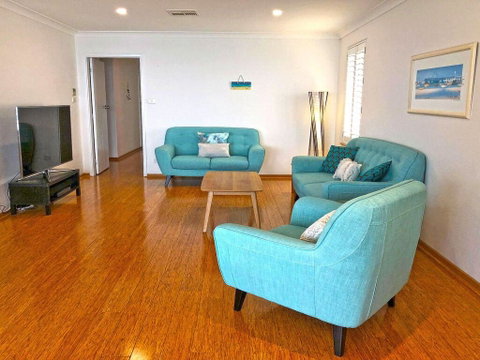 'Mooring Two Upstairs', 23 Shoal Bay Rd - Stunning Views, WIFI, Air Conditioning And Boat Parking - ACT Tourism 3