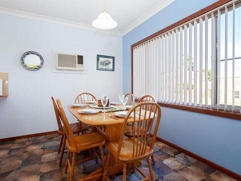 'Rutland', 1/13 Cromarty Road - Pet Friendly, Boat Parking, Water Views, Air Con - ACT Tourism 1
