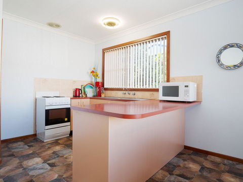 'Rutland', 1/13 Cromarty Road - Pet Friendly, Boat Parking, Water Views, Air Con - ACT Tourism 2