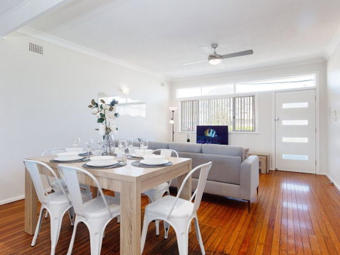 'Shoalz', 28 Rigney Street - Renovated Pet Friendly Cottage & Boat Parking - ACT Tourism 2