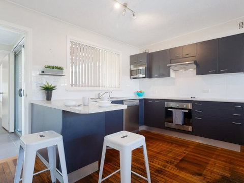 'Shoalz', 28 Rigney Street - Renovated Pet Friendly Cottage & Boat Parking - ACT Tourism 3