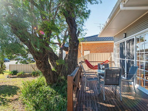 'The Croft' 11 Boulder Bay Rd - Cosy Beach House With Aircon & Only 270m To The Beach - ACT Tourism 1