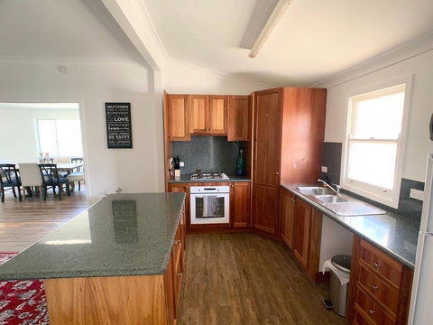 'The Wattles' - True Country Escape Near Wineries - Borenore - ACT Tourism 1