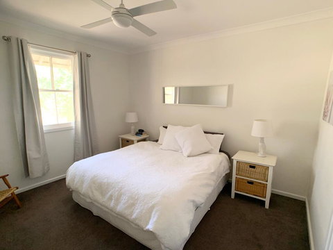 'The Wattles' - True Country Escape Near Wineries - Borenore - ACT Tourism 3