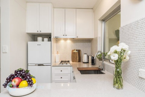 1 Bdrm Manly Beachside Apt With Parking - ACT Tourism 1