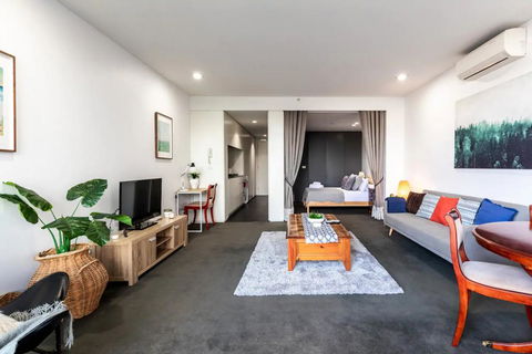 1 Bedroom Apartment In Prahran With Balcony - ACT Tourism 0