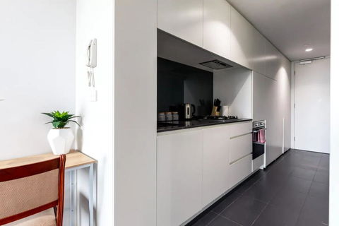 1 Bedroom Apartment In Prahran With Balcony - ACT Tourism 2