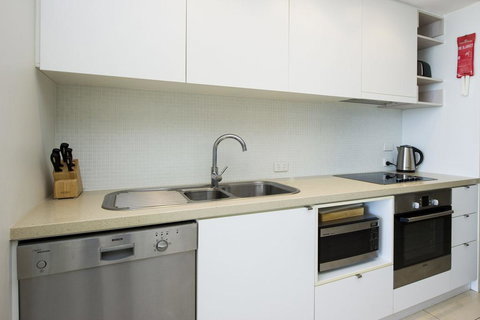 1 Bright Point Apartment 1401 - ACT Tourism 3