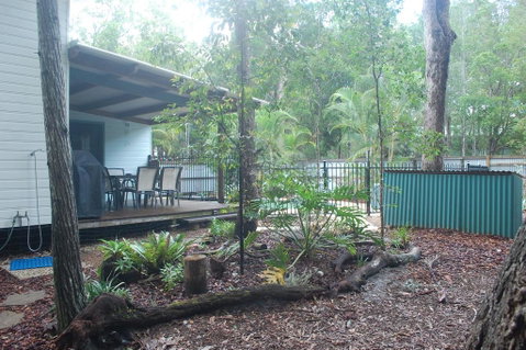 1 Naiad Court - Lowset Family Home With Swimming Pool And Covered Deck. Pet Friendly - ACT Tourism 2