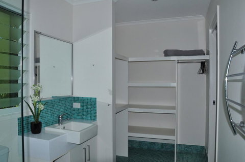 10 Double Island Drive - Modern Family Home, Centrally Located, Swimming Pool & Outdoor Area - ACT Tourism 2
