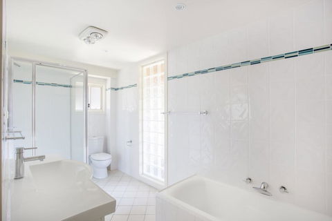 11 Riley St - Stylishly Modern - ACT Tourism 1