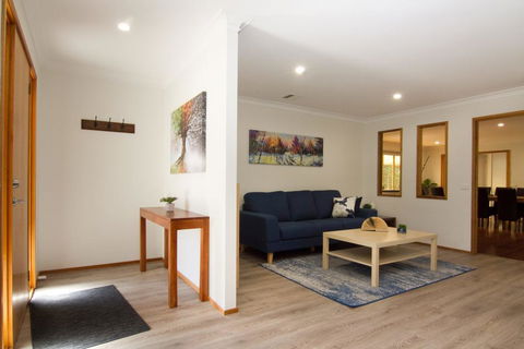 12 Mount Porepunkah Road - ACT Tourism 0