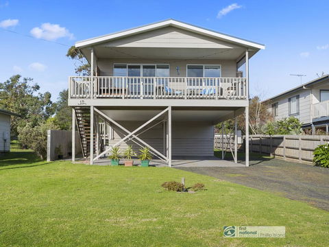 13 Seacombe Grove Ventnor - ACT Tourism 0