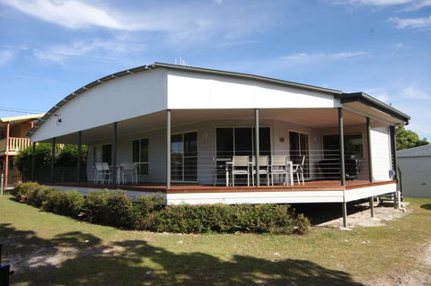 14 Zircon Street - Centrally Located Family Home With Covered Deck, Close To Patrolled Beach & Shops - ACT Tourism 0