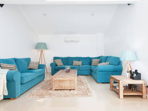 15 'The Moorings', 4 Cromarty Road - Stunning With Water Views & Pool - ACT Tourism 2