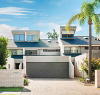 15 'The Moorings' 4 Cromarty Road - stunning with water views  pool - ACT Tourism