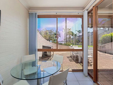 16 'The Moorings' 4 Cromarty Road - Waterfront Property With Pool & Air Conditioning - ACT Tourism 3