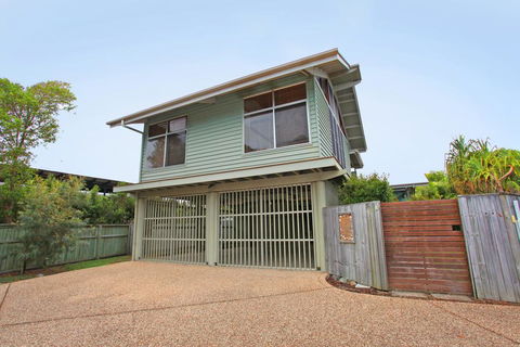 18 Northbeach Place, Mudjimba Beach - Pet Friendly, Linen Included, WIFI - ACT Tourism 0