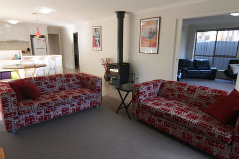 19 Georgian Court - ACT Tourism 3
