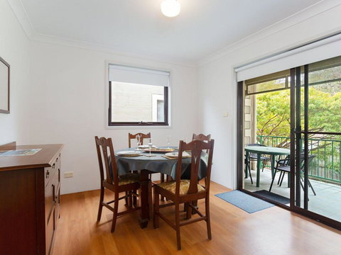 2 'Carindale', 19-23 Dowling Street - Pool, Tennis Court, Close To Town - ACT Tourism 3