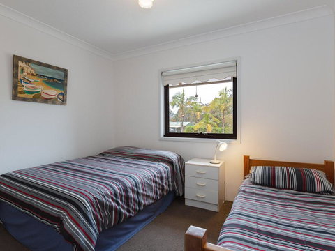 2 'Carindale', 19-23 Dowling Street - Pool, Tennis Court, Close To Town - ACT Tourism 2