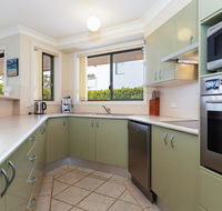 2 'Peninsula Waters' - three bedroom unit with spacious private courtyard  WIFI - ACT Tourism