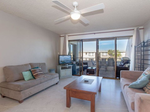 2 'The Dunes', 38 Marine Drive - Pool, Tennis Court And So Close To The Beach - ACT Tourism 2