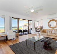 2 'The Pelicans' 53 Soldiers Point Road - ground floor unit on the waterfront - ACT Tourism