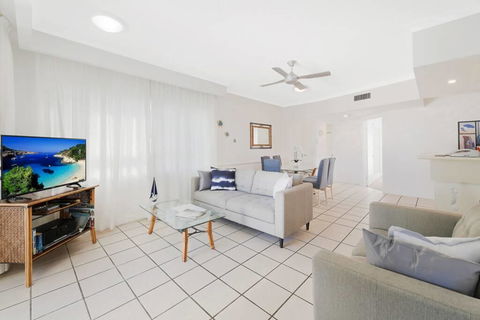 2 Bedroom Alex Unit - Ocean, Pool And Park Views - ACT Tourism 2