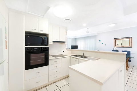 2 Bedroom Alex Unit - Ocean, Pool And Park Views - ACT Tourism 1