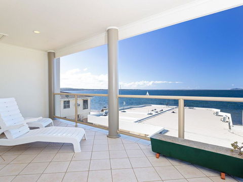 2/141A Soldiers Point Road - Large Waterfront Duplex Across From The Bowling Club - ACT Tourism 0