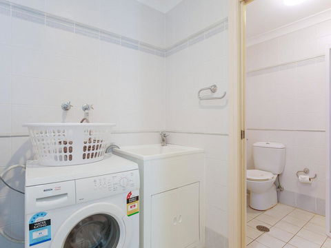 2/141A Soldiers Point Road - Large Waterfront Duplex Across From The Bowling Club - ACT Tourism 3